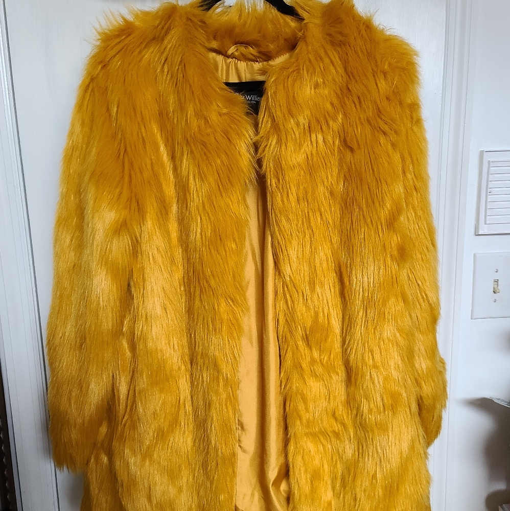 Wendy Williams Gold Jacket Medium